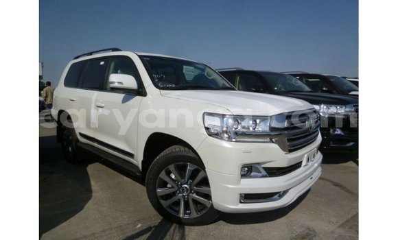 Buy Import Toyota Land Cruiser White Car in Import - Dubai in Malawi