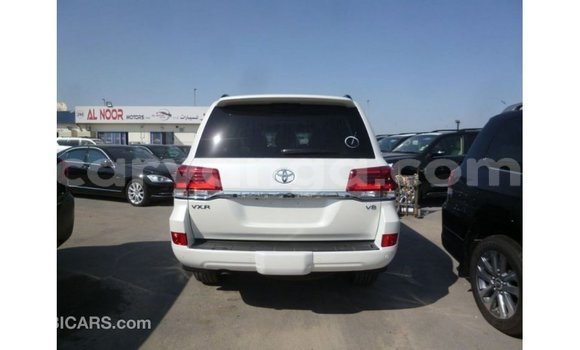 Acheter Import Voiture Toyota Land Cruiser Blanc à Import - Dubai, Malawi Acheter Import Voiture Toyota Land Cruiser Blanc à Import - Dubai, Malawi