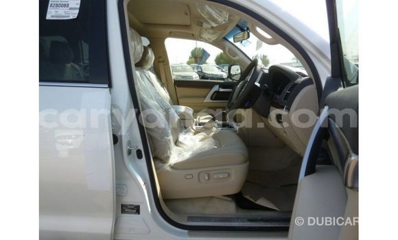 Acheter Import Voiture Toyota Land Cruiser Blanc à Import - Dubai, Malawi Acheter Import Voiture Toyota Land Cruiser Blanc à Import - Dubai, Malawi