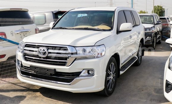Buy Import Toyota Land Cruiser White Car in Import - Dubai in Malawi Buy Import Toyota Land Cruiser White Car in Import - Dubai in Malawi