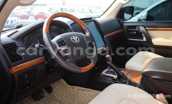 Buy Import Toyota Land Cruiser White Car in Import - Dubai in Malawi Buy Import Toyota Land Cruiser White Car in Import - Dubai in Malawi