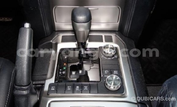 Acheter Import Voiture Toyota Land Cruiser Blanc à Import - Dubai, Malawi Acheter Import Voiture Toyota Land Cruiser Blanc à Import - Dubai, Malawi
