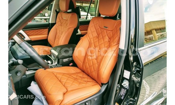 Acheter Import Voiture Toyota Land Cruiser Noir à Import - Dubai, Malawi Acheter Import Voiture Toyota Land Cruiser Noir à Import - Dubai, Malawi