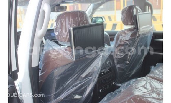 Acheter Import Voiture Toyota Land Cruiser Blanc à Import - Dubai, Malawi Acheter Import Voiture Toyota Land Cruiser Blanc à Import - Dubai, Malawi
