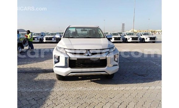 Acheter Import Voiture Mitsubishi L200 Blanc à Import - Dubai, Malawi Acheter Import Voiture Mitsubishi L200 Blanc à Import - Dubai, Malawi