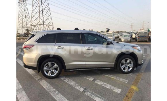 Nunua Imported Toyota Highlander Beige Gari ndani ya Import - Dubai nchini Malawi Nunua Imported Toyota Highlander Beige Gari ndani ya Import - Dubai nchini Malawi
