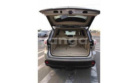 Nunua Imported Toyota Highlander Beige Gari ndani ya Import - Dubai nchini Malawi Nunua Imported Toyota Highlander Beige Gari ndani ya Import - Dubai nchini Malawi