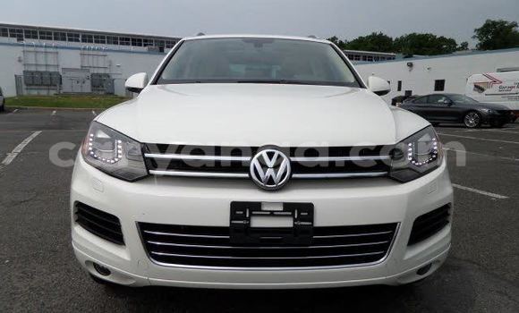 Buy Used Volkswagen Touareg White Car in Mponela in Dowa Buy Used Volkswagen Touareg White Car in Mponela in Dowa