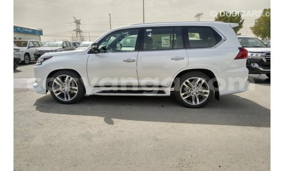 Acheter Import Voiture Lexus LX Blanc à Import - Dubai, Malawi Acheter Import Voiture Lexus LX Blanc à Import - Dubai, Malawi