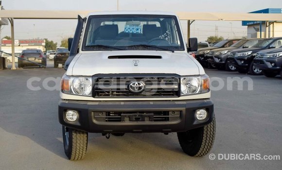 Acheter Import Voiture Toyota Land Cruiser Beige à Import - Dubai, Malawi Acheter Import Voiture Toyota Land Cruiser Beige à Import - Dubai, Malawi