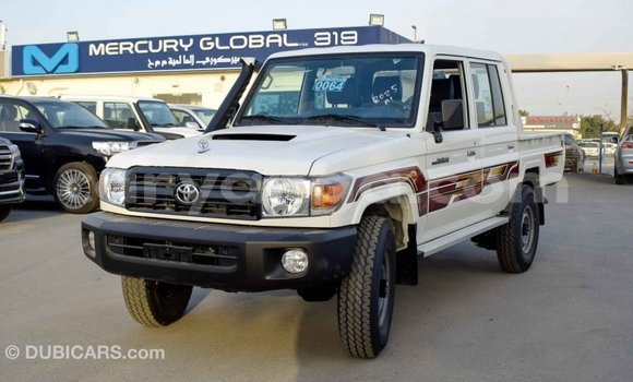 Acheter Import Voiture Toyota Land Cruiser Beige à Import - Dubai, Malawi Acheter Import Voiture Toyota Land Cruiser Beige à Import - Dubai, Malawi