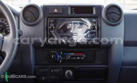 Acheter Import Voiture Toyota Land Cruiser Beige à Import - Dubai, Malawi Acheter Import Voiture Toyota Land Cruiser Beige à Import - Dubai, Malawi