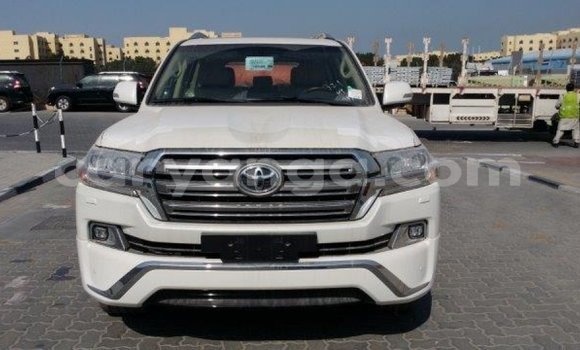Acheter Import Voiture Toyota Land Cruiser Blanc à Import - Dubai, Malawi Acheter Import Voiture Toyota Land Cruiser Blanc à Import - Dubai, Malawi