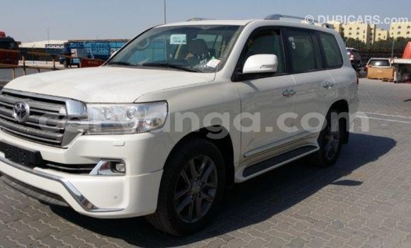 Acheter Import Voiture Toyota Land Cruiser Blanc à Import - Dubai, Malawi Acheter Import Voiture Toyota Land Cruiser Blanc à Import - Dubai, Malawi