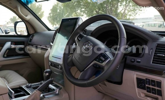 Acheter Import Voiture Toyota Land Cruiser Blanc à Import - Dubai, Malawi Acheter Import Voiture Toyota Land Cruiser Blanc à Import - Dubai, Malawi