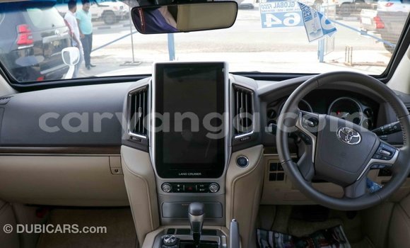 Acheter Import Voiture Toyota Land Cruiser Blanc à Import - Dubai, Malawi Acheter Import Voiture Toyota Land Cruiser Blanc à Import - Dubai, Malawi