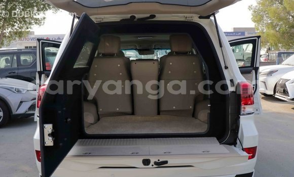 Acheter Import Voiture Toyota Land Cruiser Blanc à Import - Dubai, Malawi Acheter Import Voiture Toyota Land Cruiser Blanc à Import - Dubai, Malawi