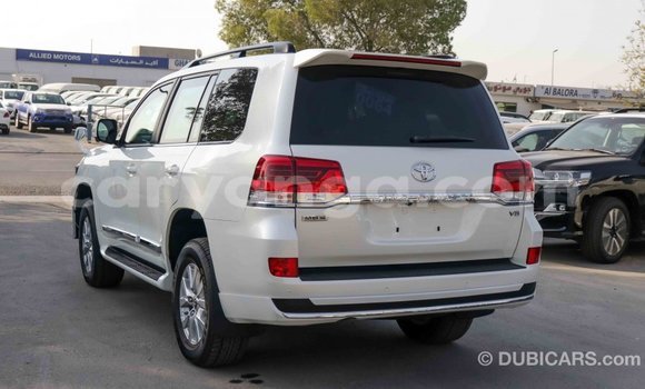 Acheter Import Voiture Toyota Land Cruiser Blanc à Import - Dubai, Malawi Acheter Import Voiture Toyota Land Cruiser Blanc à Import - Dubai, Malawi