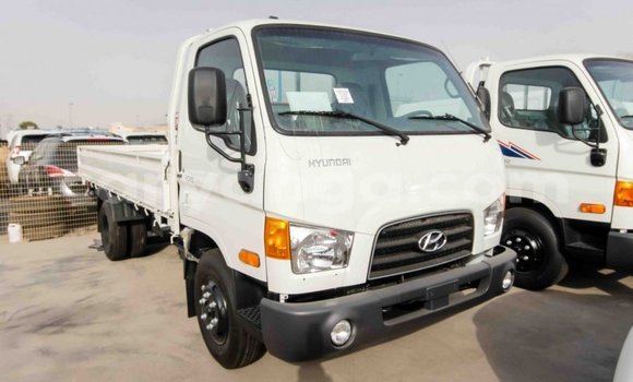 Buy Import Hyundai Chorus White Truck in Import - Dubai in Malawi