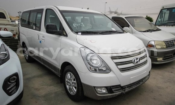 Buy Import Hyundai Chorus White Truck in Import - Dubai in Malawi