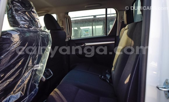 Nunua Imported Toyota Hilux White Gari ndani ya Import - Dubai nchini Malawi Nunua Imported Toyota Hilux White Gari ndani ya Import - Dubai nchini Malawi