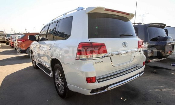 Buy Import Toyota Land Cruiser White Car in Import - Dubai in Malawi Buy Import Toyota Land Cruiser White Car in Import - Dubai in Malawi