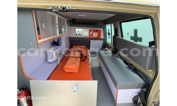 Acheter Import Voiture Toyota Land Cruiser Beige à Import - Dubai, Malawi Acheter Import Voiture Toyota Land Cruiser Beige à Import - Dubai, Malawi