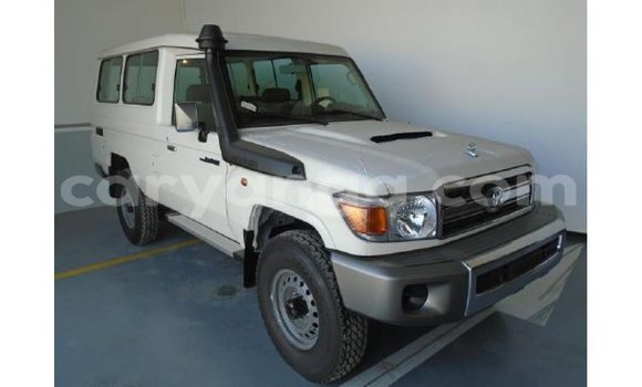 Buy Import Abarth 595 White Car in Import - Dubai in Malawi