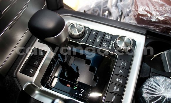 Acheter Import Voiture Toyota Land Cruiser Noir à Import - Dubai, Malawi Acheter Import Voiture Toyota Land Cruiser Noir à Import - Dubai, Malawi