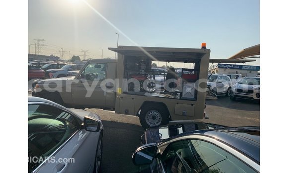 Buy Import Toyota Land Cruiser Beige Car in Import - Dubai in Malawi Buy Import Toyota Land Cruiser Beige Car in Import - Dubai in Malawi