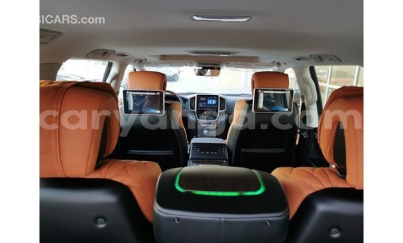 Acheter Import Voiture Toyota Land Cruiser Noir à Import - Dubai, Malawi Acheter Import Voiture Toyota Land Cruiser Noir à Import - Dubai, Malawi