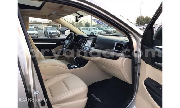 Nunua Imported Toyota Highlander Other Gari ndani ya Import - Dubai nchini Malawi Nunua Imported Toyota Highlander Other Gari ndani ya Import - Dubai nchini Malawi