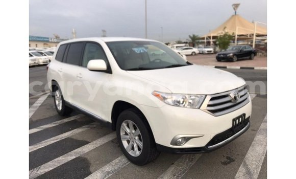 Nunua Imported Toyota Highlander White Gari ndani ya Import - Dubai nchini Malawi Nunua Imported Toyota Highlander White Gari ndani ya Import - Dubai nchini Malawi