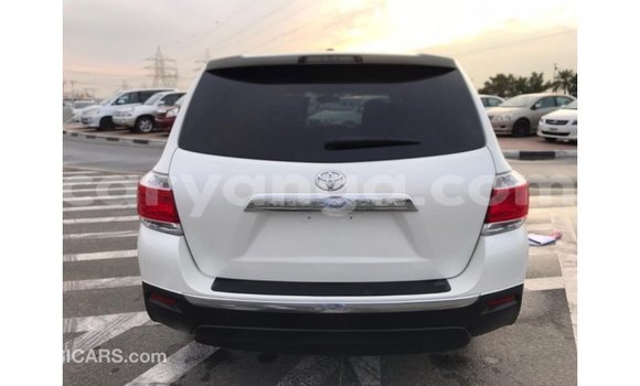 Nunua Imported Toyota Highlander White Gari ndani ya Import - Dubai nchini Malawi Nunua Imported Toyota Highlander White Gari ndani ya Import - Dubai nchini Malawi