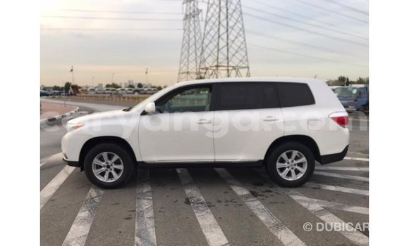 Nunua Imported Toyota Highlander White Gari ndani ya Import - Dubai nchini Malawi Nunua Imported Toyota Highlander White Gari ndani ya Import - Dubai nchini Malawi