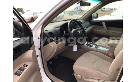 Nunua Imported Toyota Highlander White Gari ndani ya Import - Dubai nchini Malawi Nunua Imported Toyota Highlander White Gari ndani ya Import - Dubai nchini Malawi