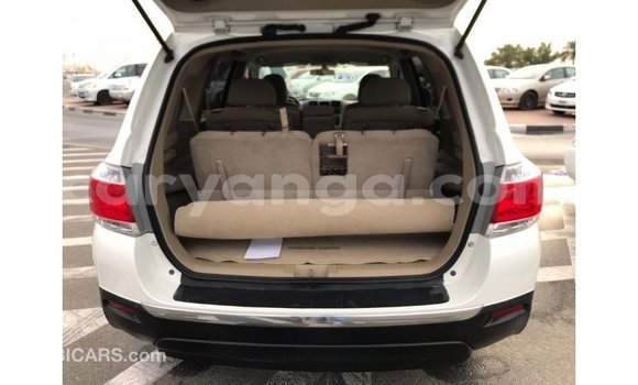 Nunua Imported Toyota Highlander White Gari ndani ya Import - Dubai nchini Malawi Nunua Imported Toyota Highlander White Gari ndani ya Import - Dubai nchini Malawi