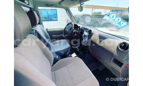 Acheter Import Voiture Toyota Land Cruiser Beige à Import - Dubai, Malawi Acheter Import Voiture Toyota Land Cruiser Beige à Import - Dubai, Malawi