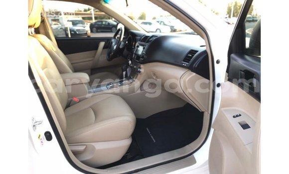 Nunua Imported Toyota Highlander White Gari ndani ya Import - Dubai nchini Malawi Nunua Imported Toyota Highlander White Gari ndani ya Import - Dubai nchini Malawi