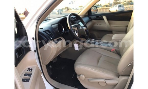 Nunua Imported Toyota Highlander White Gari ndani ya Import - Dubai nchini Malawi Nunua Imported Toyota Highlander White Gari ndani ya Import - Dubai nchini Malawi