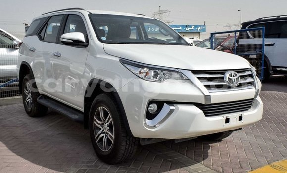 Nunua Imported Toyota Fortuner White Gari ndani ya Import - Dubai nchini Malawi Nunua Imported Toyota Fortuner White Gari ndani ya Import - Dubai nchini Malawi