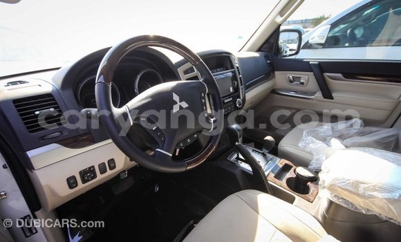 Nunua Imported Mitsubishi Pajero White Gari ndani ya Import - Dubai nchini Malawi Nunua Imported Mitsubishi Pajero White Gari ndani ya Import - Dubai nchini Malawi