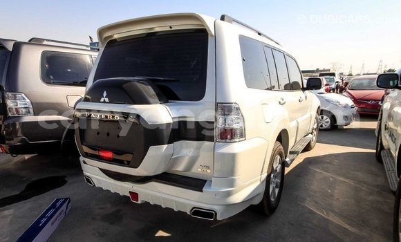 Nunua Imported Mitsubishi Pajero White Gari ndani ya Import - Dubai nchini Malawi Nunua Imported Mitsubishi Pajero White Gari ndani ya Import - Dubai nchini Malawi