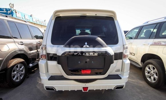 Nunua Imported Mitsubishi Pajero White Gari ndani ya Import - Dubai nchini Malawi Nunua Imported Mitsubishi Pajero White Gari ndani ya Import - Dubai nchini Malawi