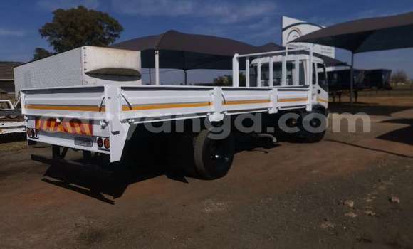 Nunua Ilio tumika Isuzu FTR 850 White Lori ndani ya Dedza nchini Dedza Nunua Ilio tumika Isuzu FTR 850 White Lori ndani ya Dedza nchini Dedza