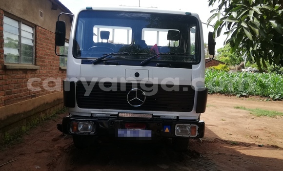Nunua Ilio tumika Mercedes‒Benz Truck White Lori ndani ya Zomba nchini Malawi Nunua Ilio tumika Mercedes‒Benz Truck White Lori ndani ya Zomba nchini Malawi
