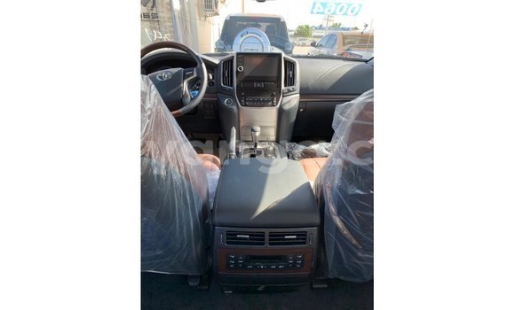 Acheter Import Voiture Toyota Land Cruiser Blanc à Import - Dubai, Malawi Acheter Import Voiture Toyota Land Cruiser Blanc à Import - Dubai, Malawi