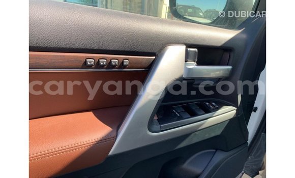 Acheter Import Voiture Toyota Land Cruiser Blanc à Import - Dubai, Malawi Acheter Import Voiture Toyota Land Cruiser Blanc à Import - Dubai, Malawi