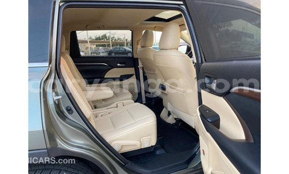 Buy Import Toyota Highlander Green Car in Import - Dubai in Malawi Buy Import Toyota Highlander Green Car in Import - Dubai in Malawi