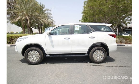Acheter Import Voiture Toyota Fortuner Blanc à Import - Dubai, Malawi Acheter Import Voiture Toyota Fortuner Blanc à Import - Dubai, Malawi